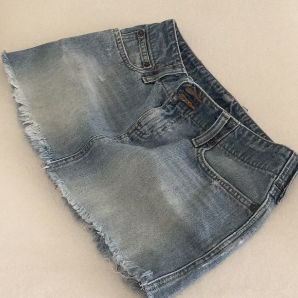 Abercrombie & Fitch Dresses & Skirts - Abercrombie & Fitch tattered Mini jean skirt Sz 0